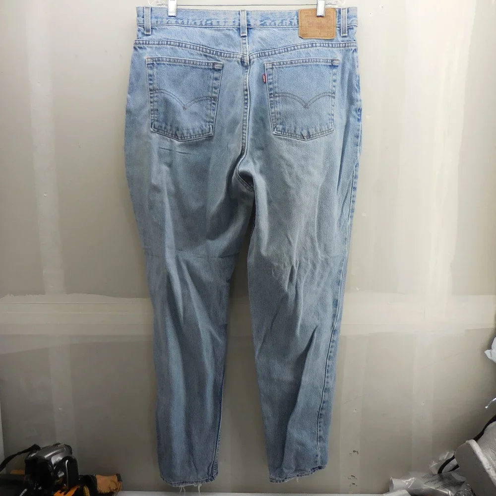 Vintage Levis 550 Relaxed Fit Tapered Leg Jeans Light Wash Made in USA 20W 37x32